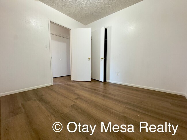 Foto del edificio - Charming 3-Bedroom Home with Expansive Outdoor Space