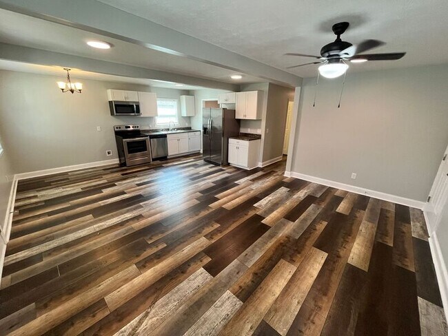 Building Photo - 338 N Blakemore Ave