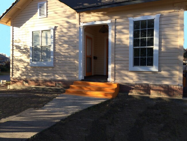 Building Photo - 203 Gorman