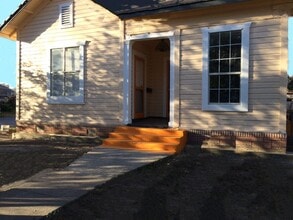 Building Photo - 203 Gorman