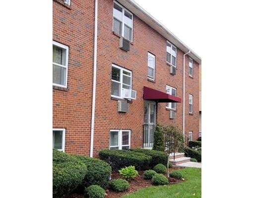 Primary Photo - 33 Montvale Ave