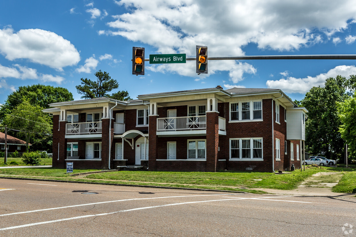 Foto del edificio - Poplar Plaza Apartments