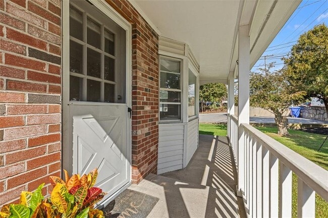 Building Photo - 3421 Pawtucket Ave