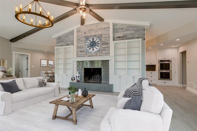 Building Photo - 4320 Fairway Dr
