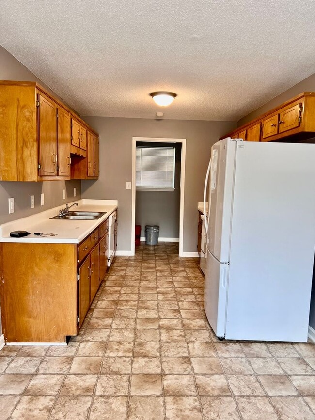 Building Photo - 407 Donna Dr