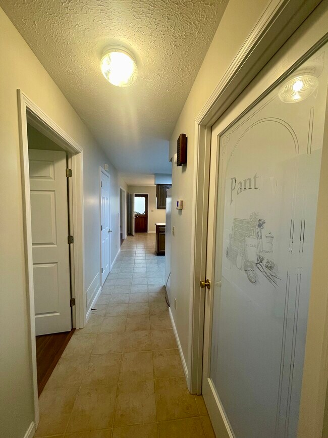 Building Photo - 212 Trail Ridge Dr
