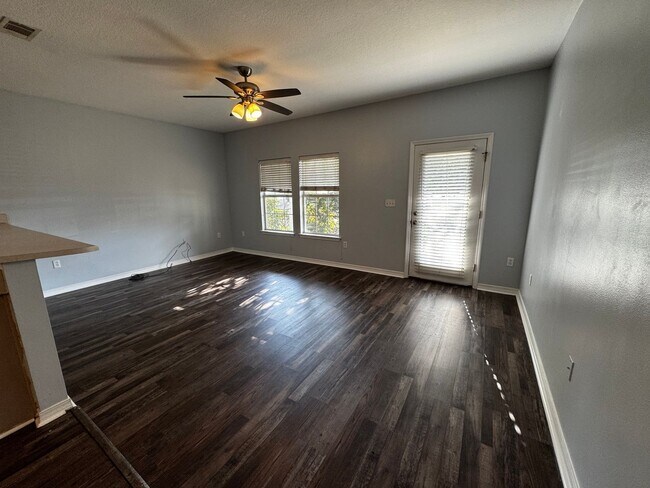 Building Photo - 2 Bedroom, 2 Bathroom Townhouse located in Beautiful Santa Rosa Beach