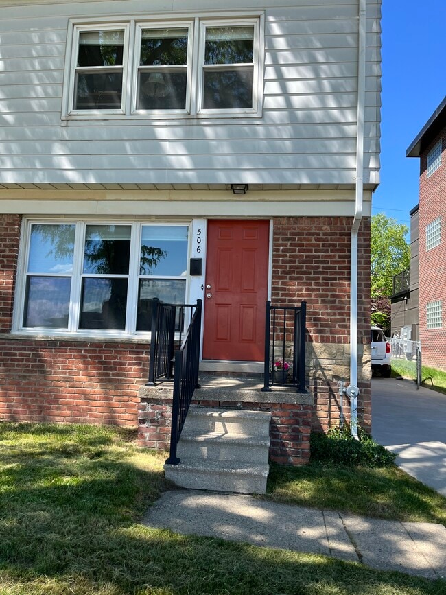 Building Photo - 506 W Stadium Blvd