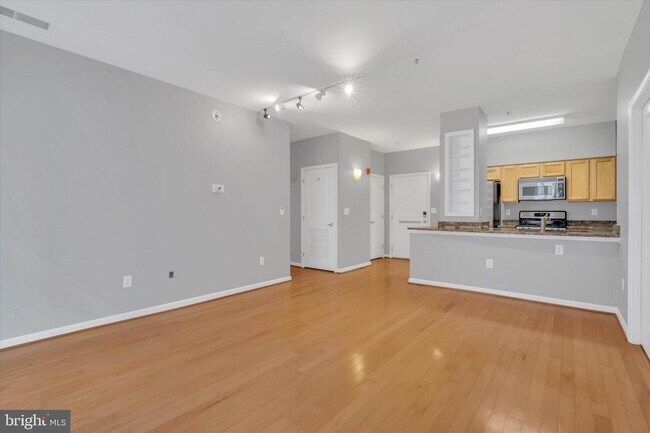 Foto del edificio - 7923 Eastern Ave NW