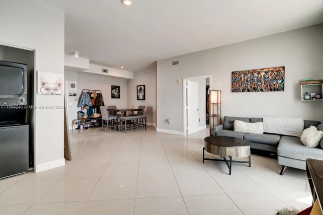Building Photo - 2275 Biscayne Blvd
