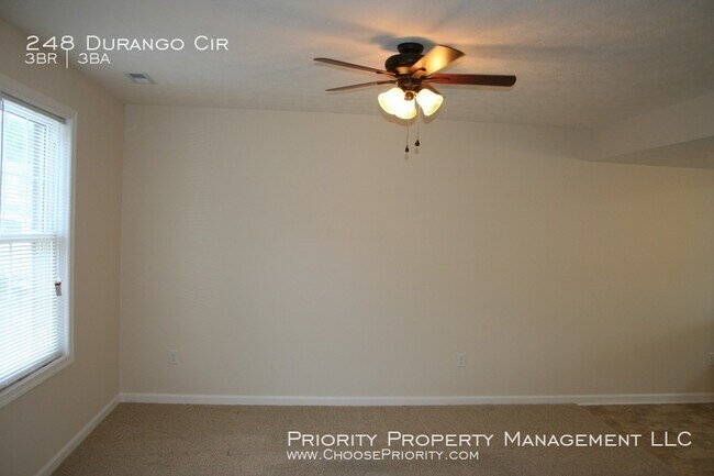 Building Photo - 3 Bedroom, 2.5 Bathroom Townhome, Broadway