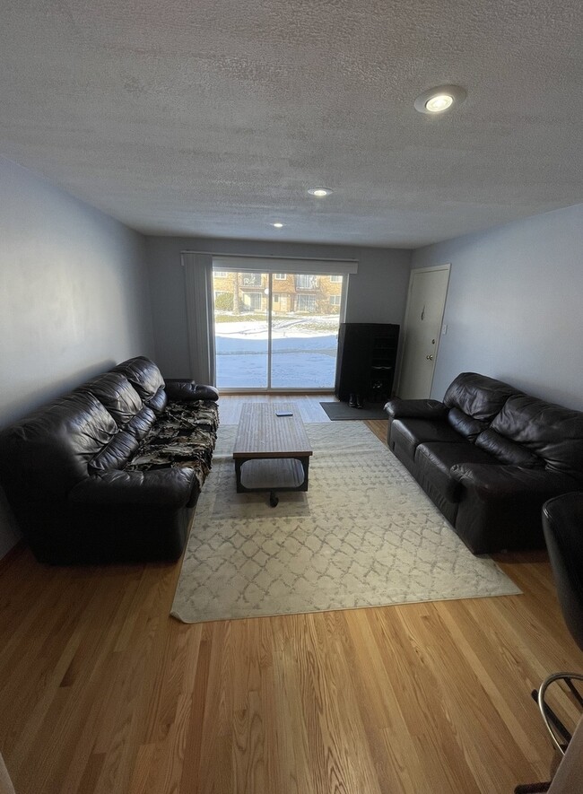 Building Photo - 9426 Bay Colony Dr