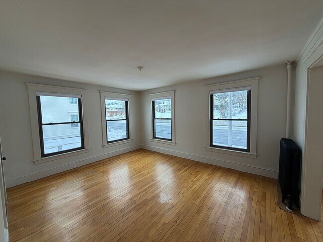 Foto del edificio - 248 N Main St