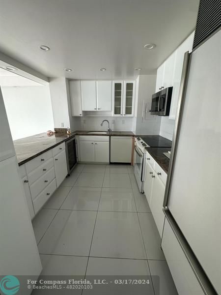Building Photo - 11111 Biscayne Blvd