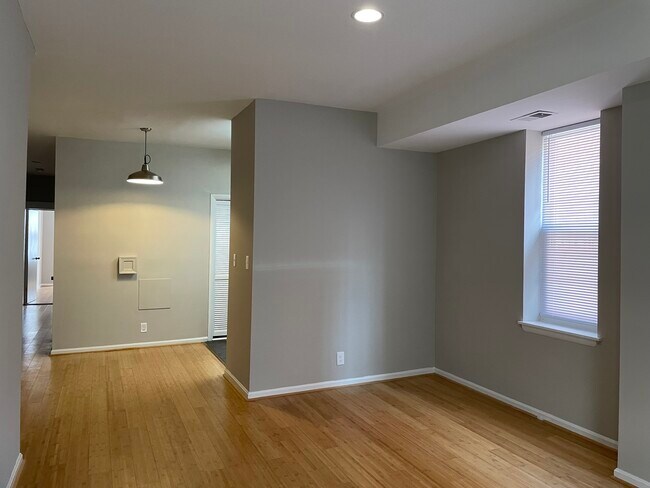 Living/dining area - 76 Bates St NW