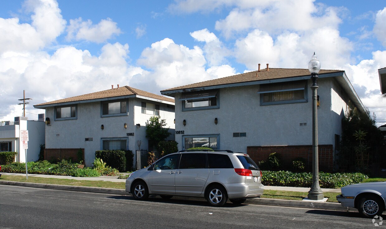 Foto del edificio - 10882-10892 Oak St