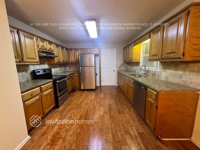 Foto del edificio - 2440 Sherrie Ln SW