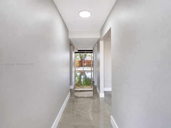 Building Photo - 14124 SW Kendale Lakes Cir