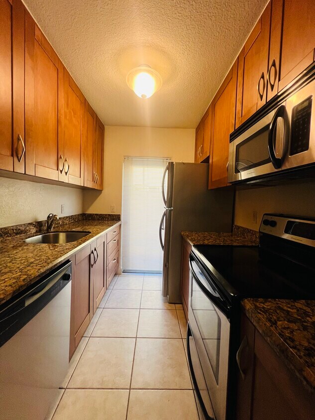 2643 NE 8th Ave Unit 2, Wilton Manors, FL 33334 Condo for Rent in