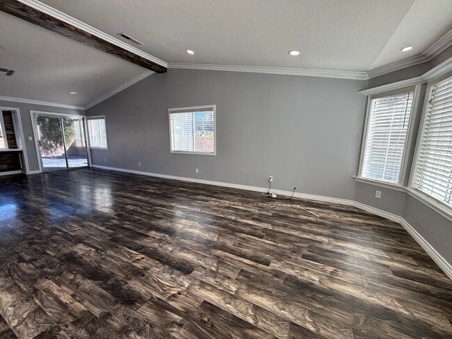 Building Photo - 870 Centaur Ave