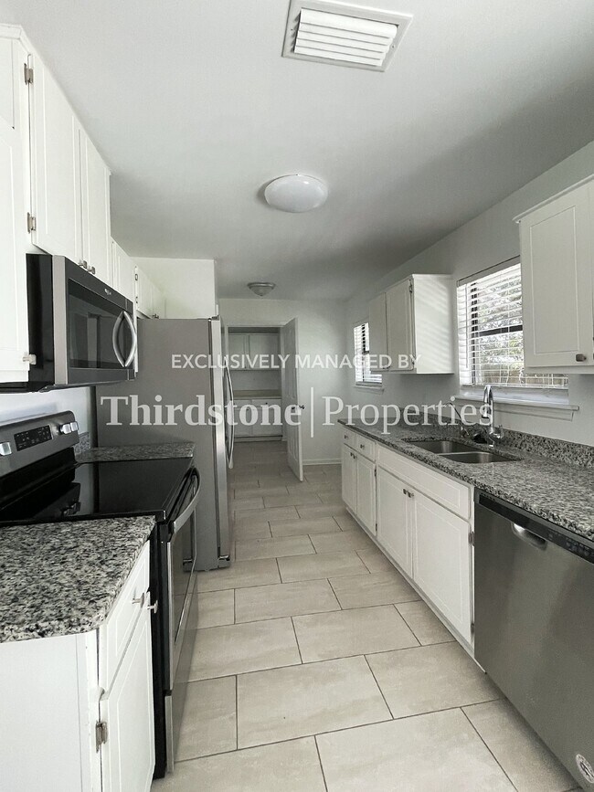 Foto del edificio - 139 Cherry Point Dr