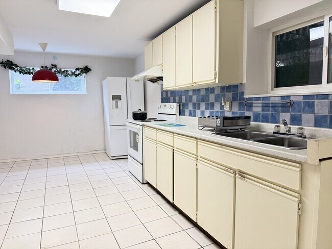 Photo du bâtiment - 8655 Gilley Ave