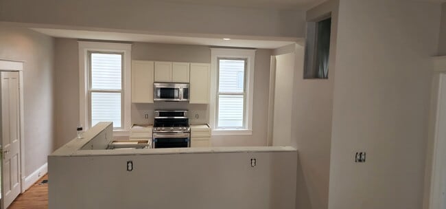 Building Photo - 4404 Raspe Ave