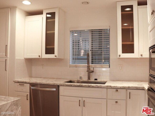 Foto del edificio - 3 br, 1.5 bath Condo - 1010 Hammond St Apt...
