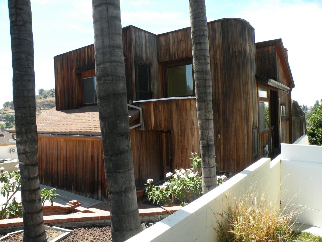 Primary Photo - 1145 Knoll Dr