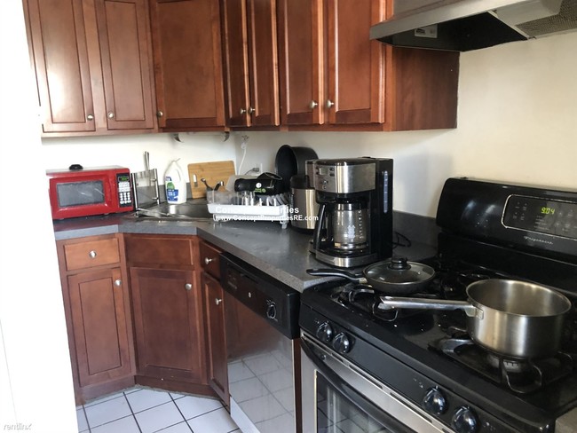 Building Photo - 3 br, 1 bath  - 87 Sheridan St Apt 4M