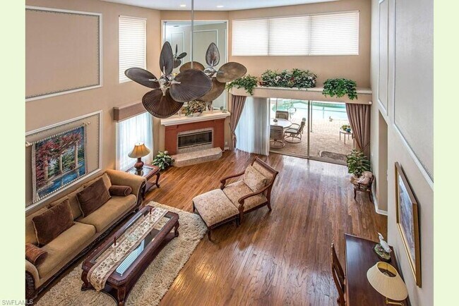 Foto del edificio - Pool Home Conveniently Located in The Stra...