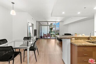 Building Photo - 13700 Marina Pointe Dr