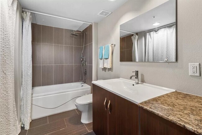 Foto del edificio - 1100 W Trinity Mills Rd