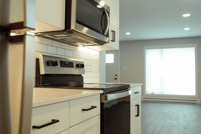 Photo du bâtiment - 307 Regent Ave E