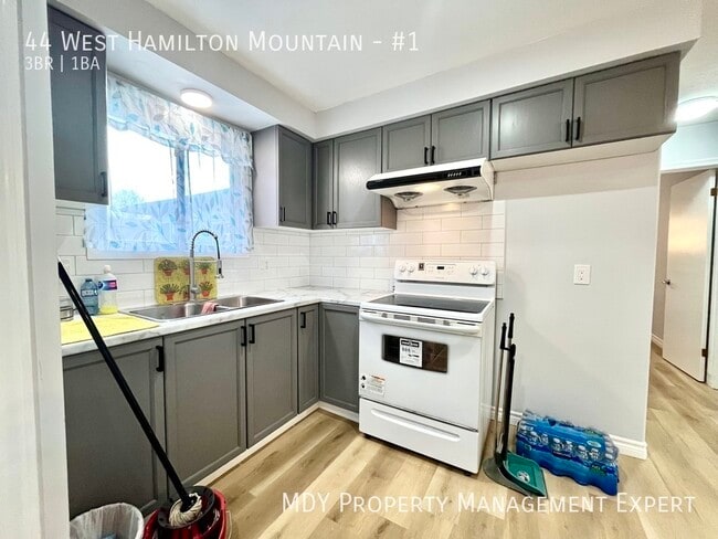 Photo du bâtiment - Amazing West Mountain Location!!