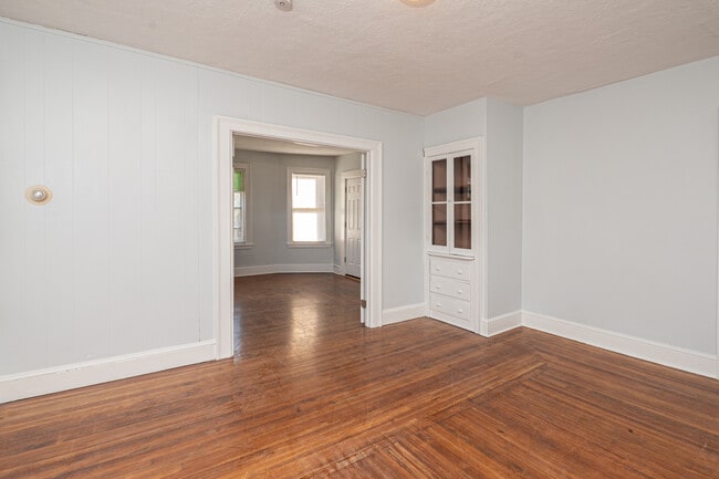 Building Photo - 1592 Corbin Ave