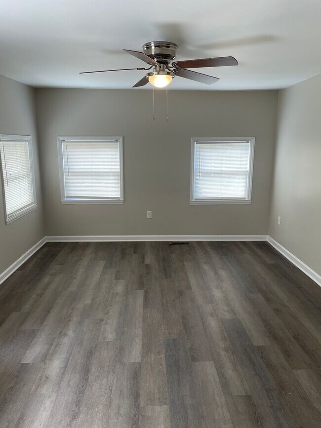 Foto del edificio - 1892 Ebert Rd