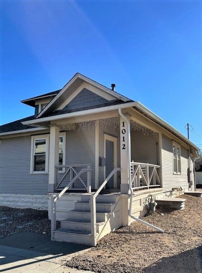 Building Photo - LEASING! Available June 30th
