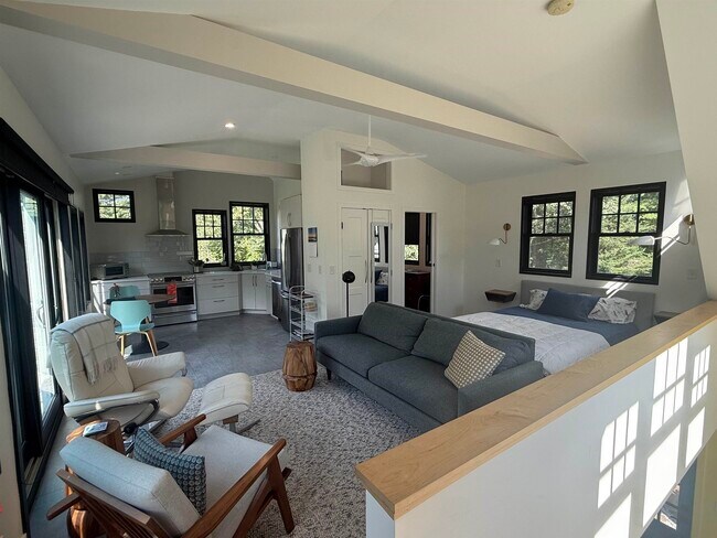 Foto del edificio - 393 Brackett Rd