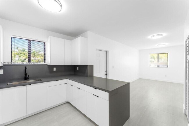 Foto del edificio - 3710 NW 13th Pl