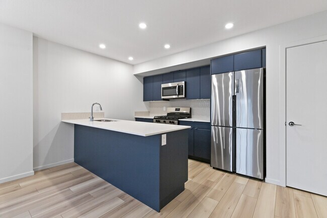 Building Photo - 11440-11487 87 St NW