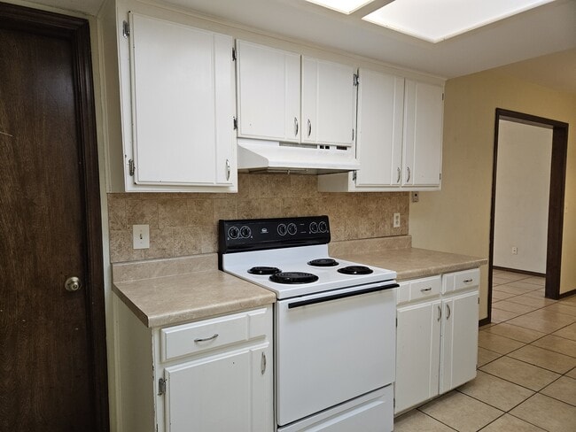 Building Photo - 945 SW 98th St