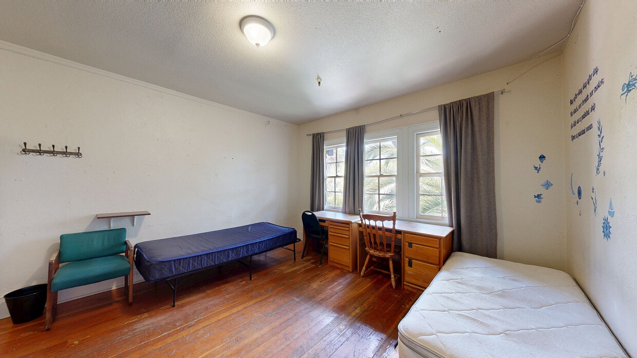 Photo - Cloyne Court Apartments