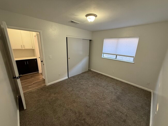 Building Photo - 7135 Shadow Crest Dr