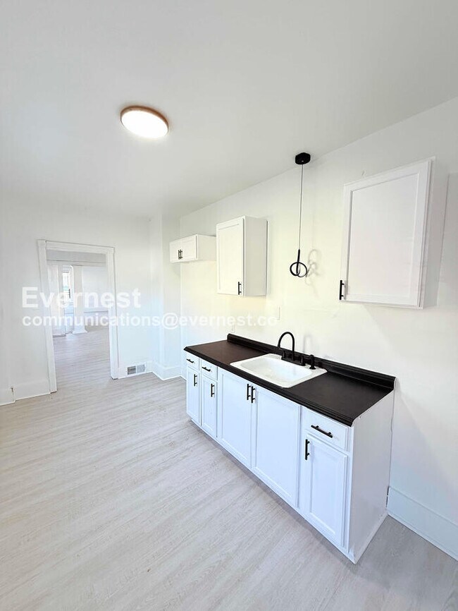 Foto del edificio - 8939 Dexter Ave