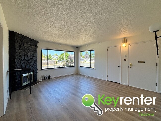 Foto del edificio - Charming 2-Bedroom Home with Modern Upgrad...