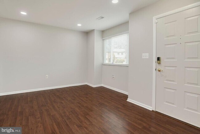 Foto del edificio - 6401 Woodgreen Cir