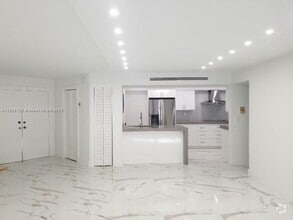 Building Photo - 13951 Kendale Lakes Cir