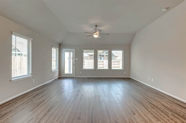 Foto del edificio - 24010 Barnett Overlook