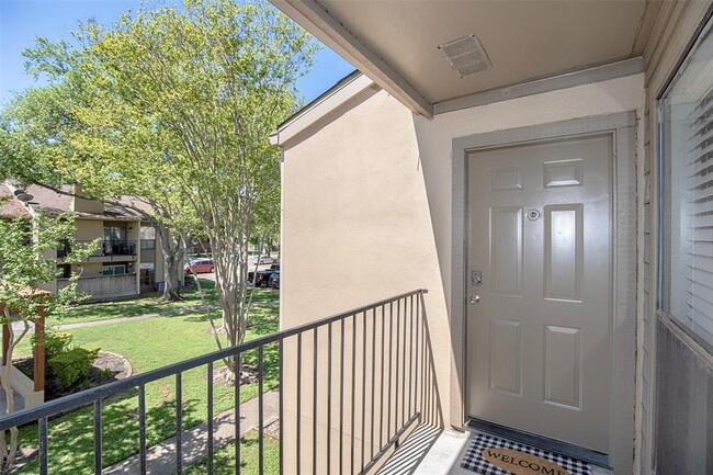 Foto del edificio - 3300 Pebblebrook Dr